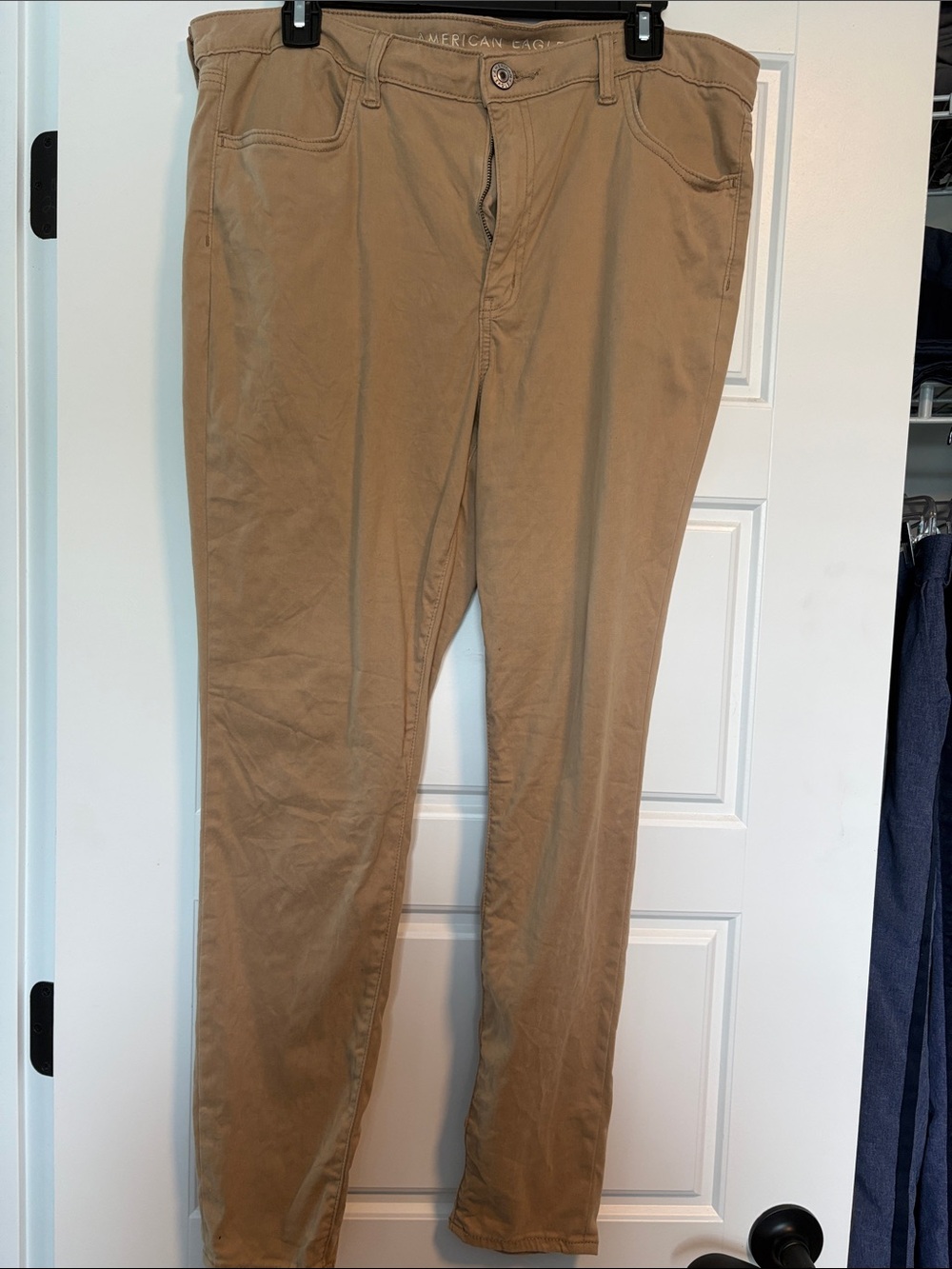 American Eagle Outfitters Women’s Skinny Pants in Khaki